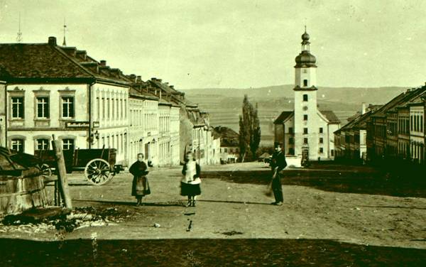 C:\Users\Hörr\Andrea\Eigene Bilder\Adorf\HSA Dresden Günther\1895 vor Markt mit altem Rathaus - Günther  - Kopie.jpg